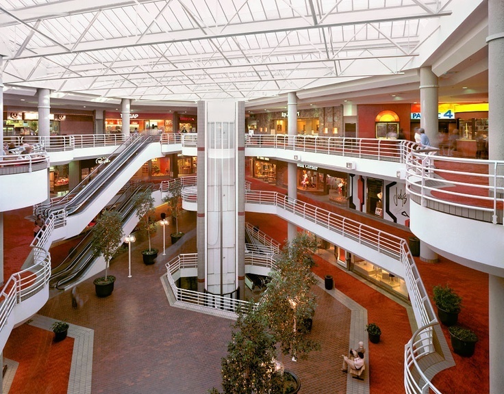 Totally Awesome Photos Of ‘80s Malls That Will Make You Want To Go Back In Time